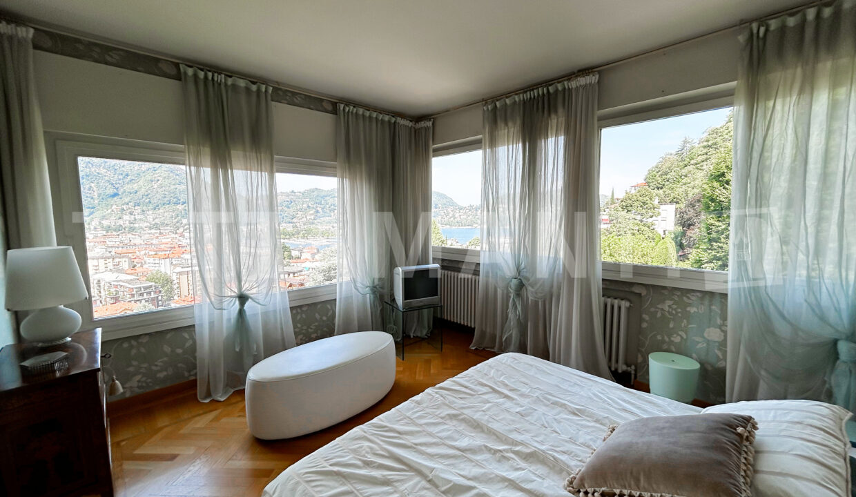 Como apartment with terrace 25