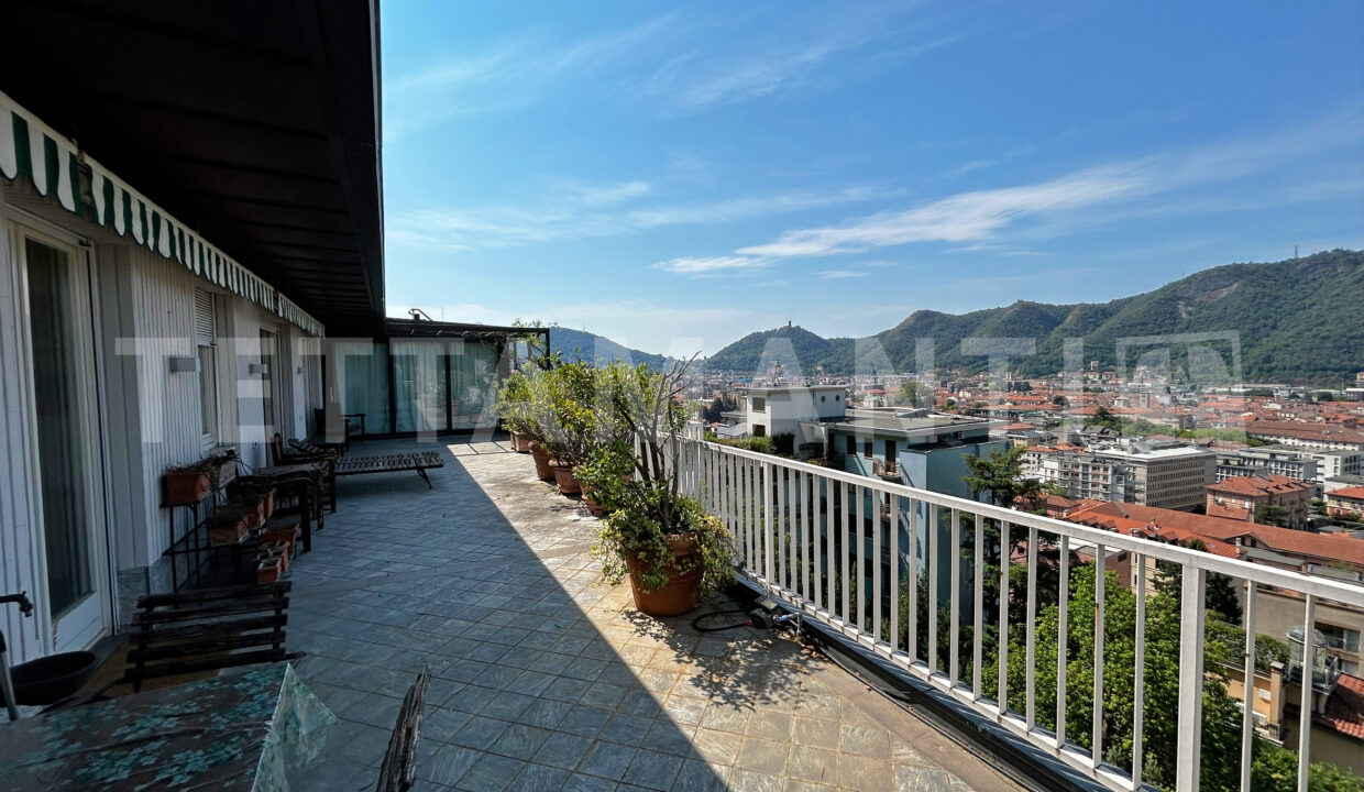 Como apartment with terrace 4