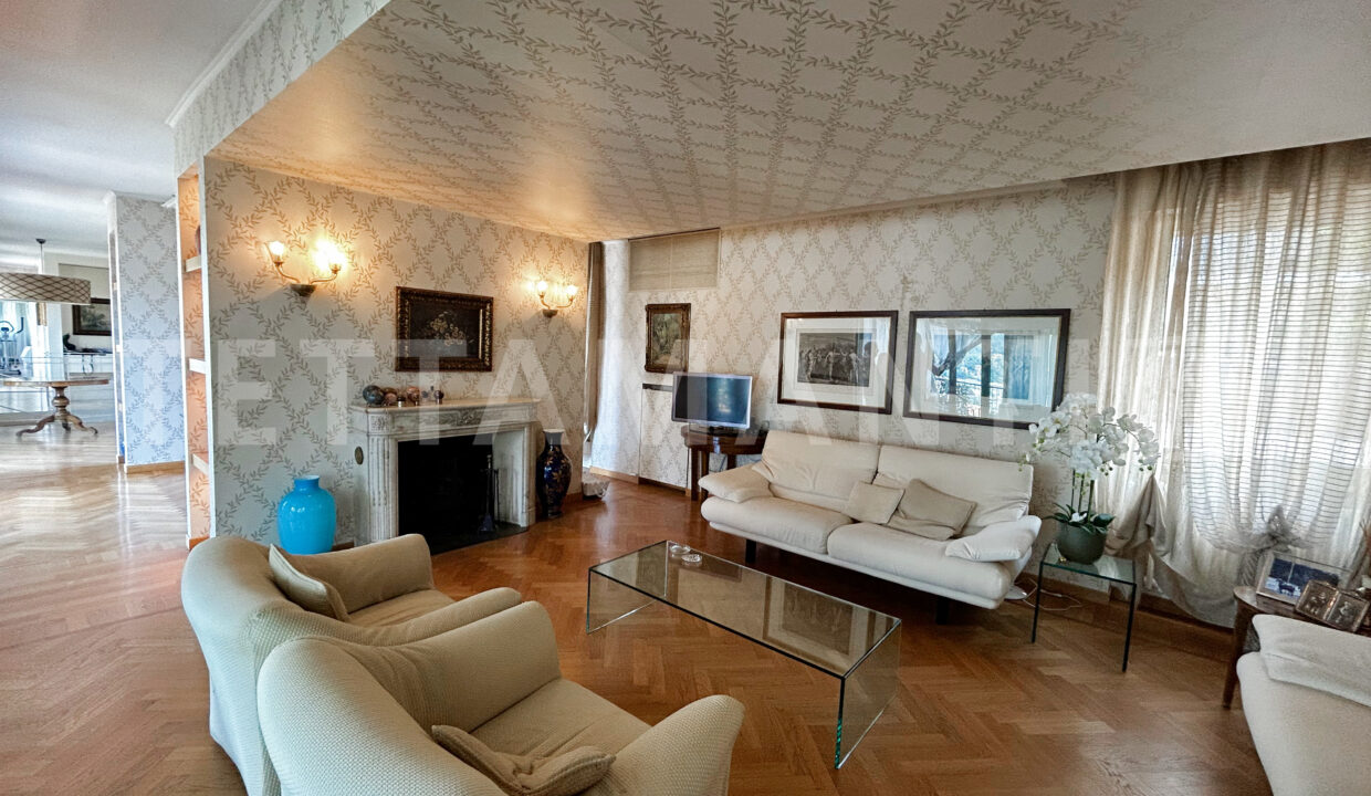 Como apartment with terrace 8