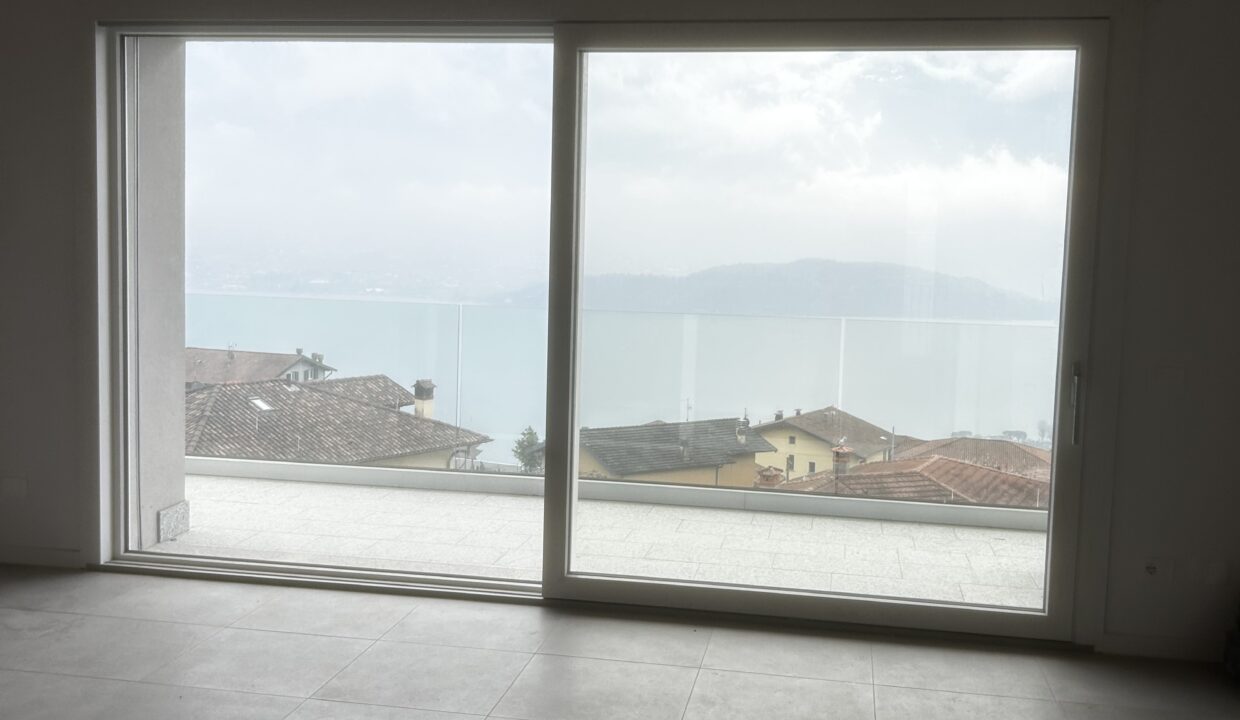 Vercana nuovo appartamento vista lago