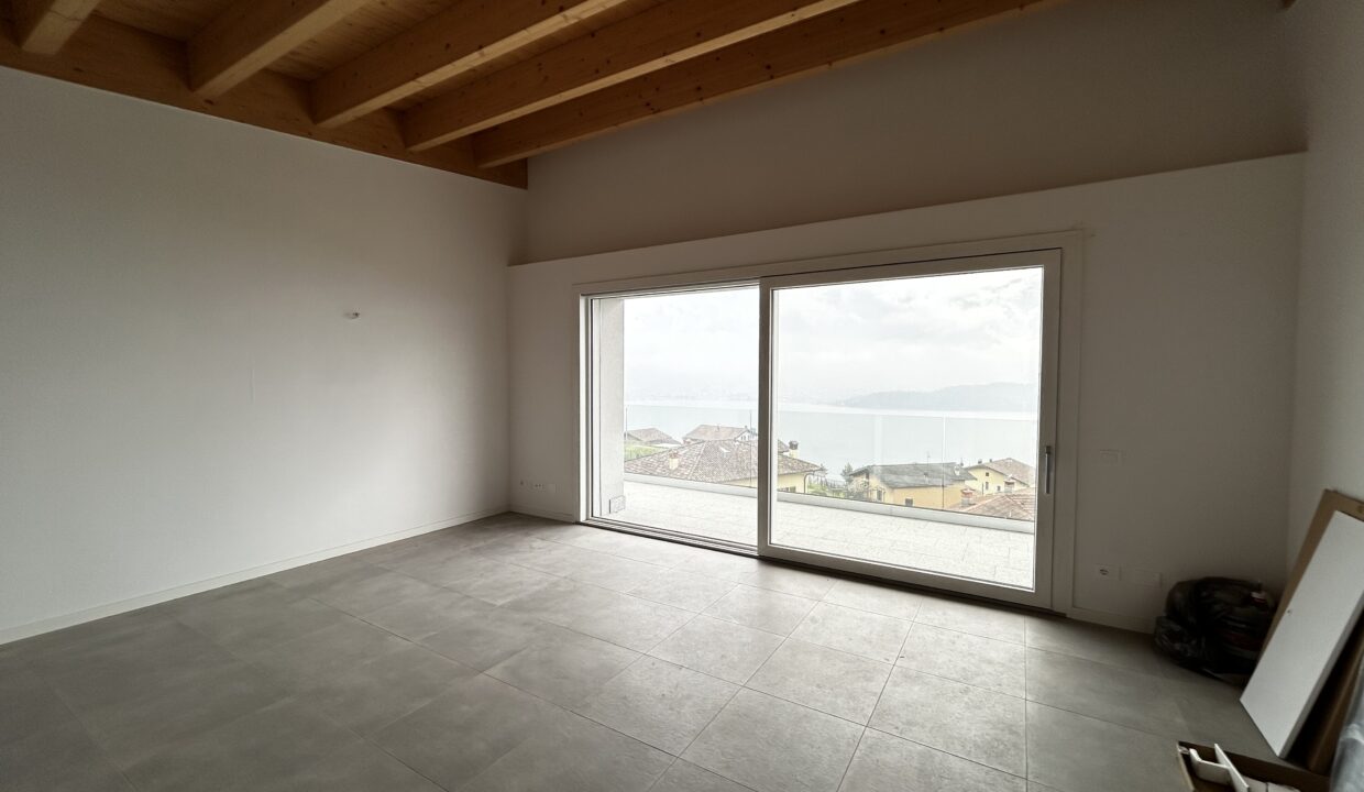 Vercana nuovo appartamento vista lago