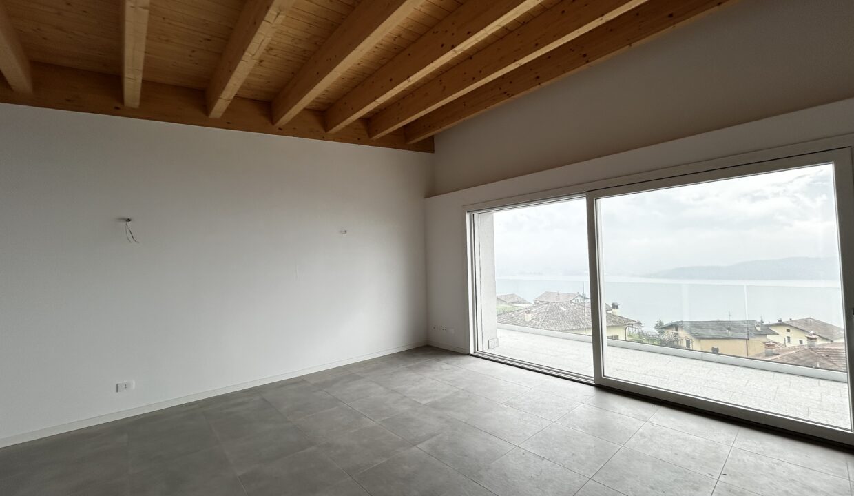 Vercana nuovo appartamento vista lago