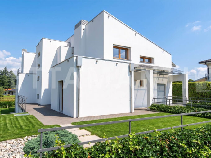 Montano Lucino villa con piscina